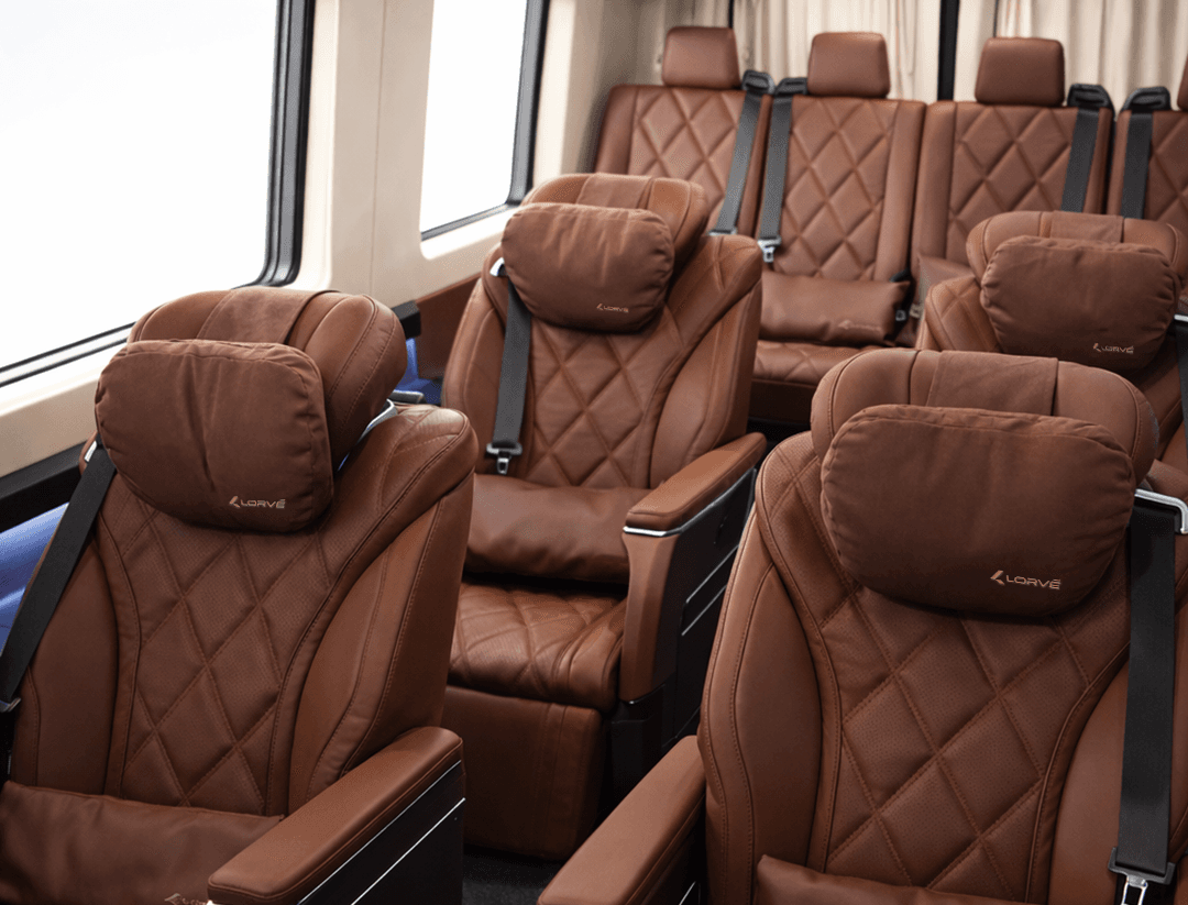 Armada Hiace Premium siap melayani perjalanan