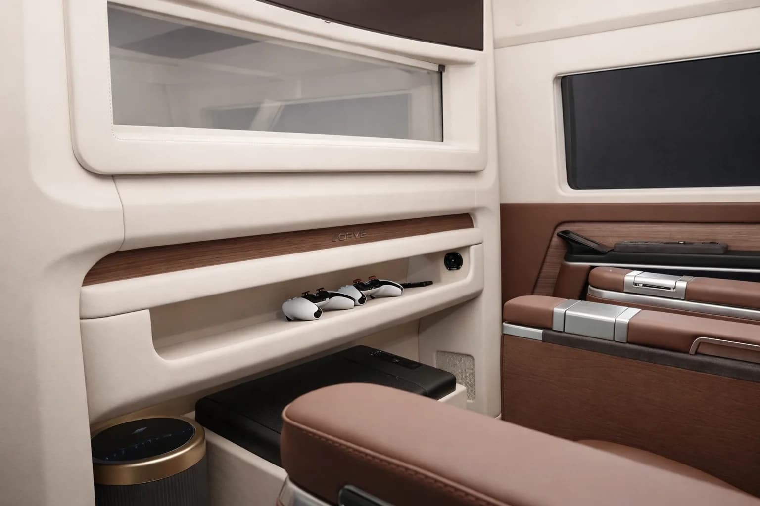 Hiace Premium Van tampak depan siap disewa
