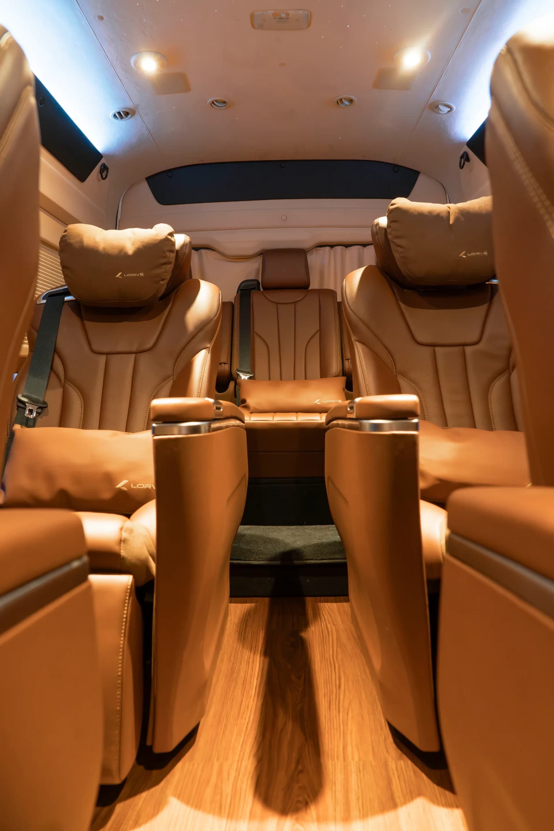 Hiace Premium Van armada siap perjalanan