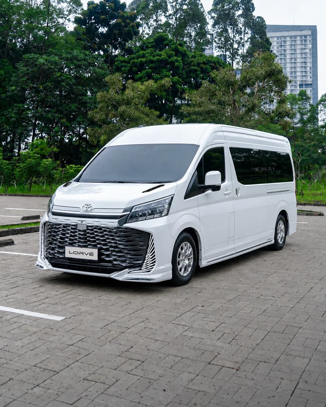 Hiace Premium Van Tampak Depan&nbsp;
